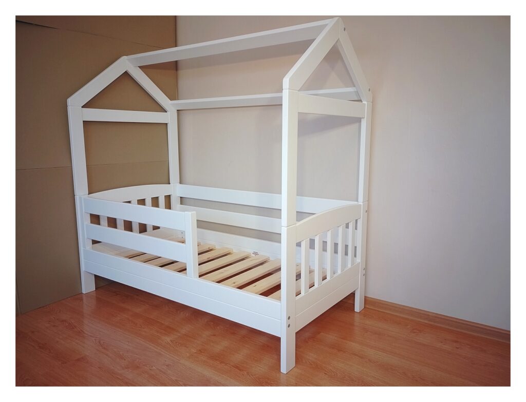 Madal maja voodi kõrgusega 14 cm põrandast, et mahuks alla robot tolmuimeja