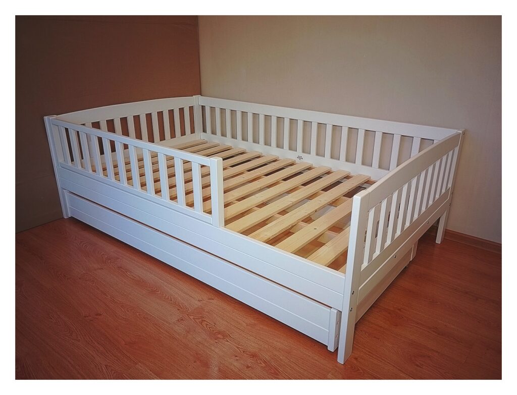 Pesukastiga lastevoodi madratsile 120x200 cm