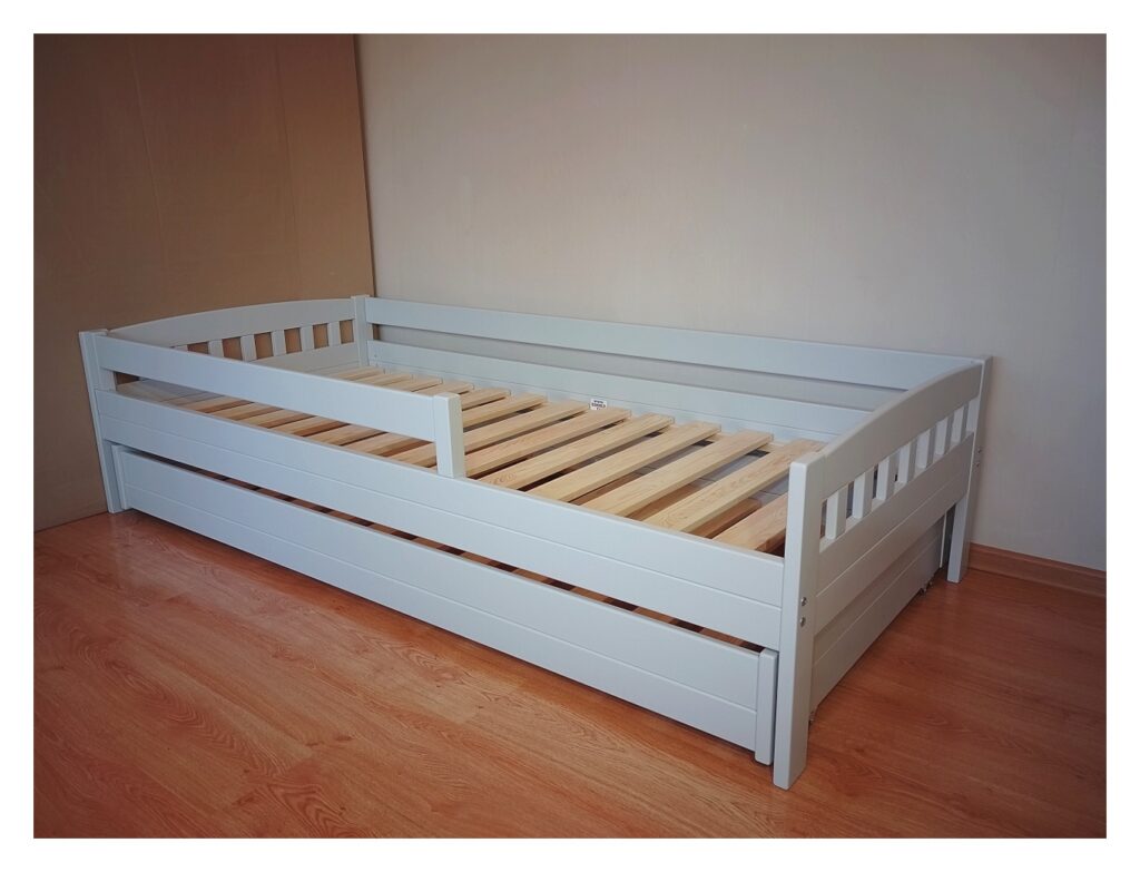 Lisavoodiga kahekohaline lastvoodi väljatõmmatav helehall kummiratas turvapiire