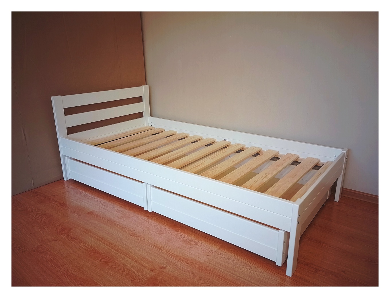 pesukastiga voodi 90x200