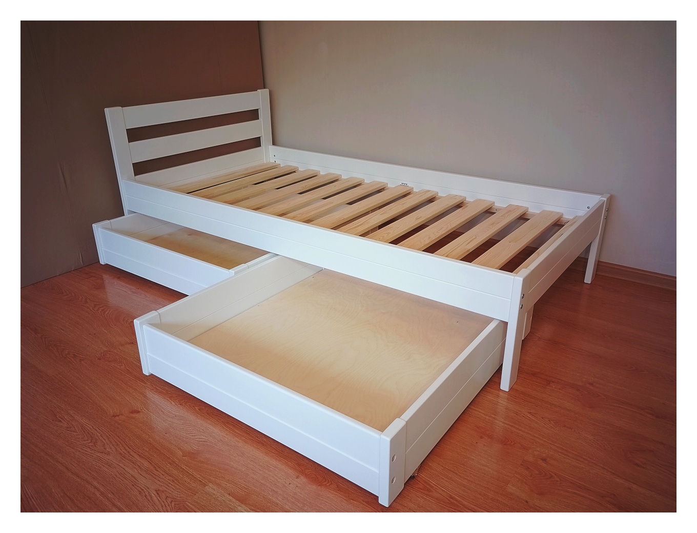 Lastevoodi 90x200 cm madratsile Pesukastidega