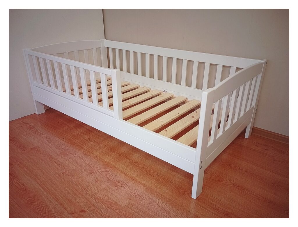 Madal voodi sobiva kõrgusega robot tolmuimejale turvapiiretega tugev lastevoodi