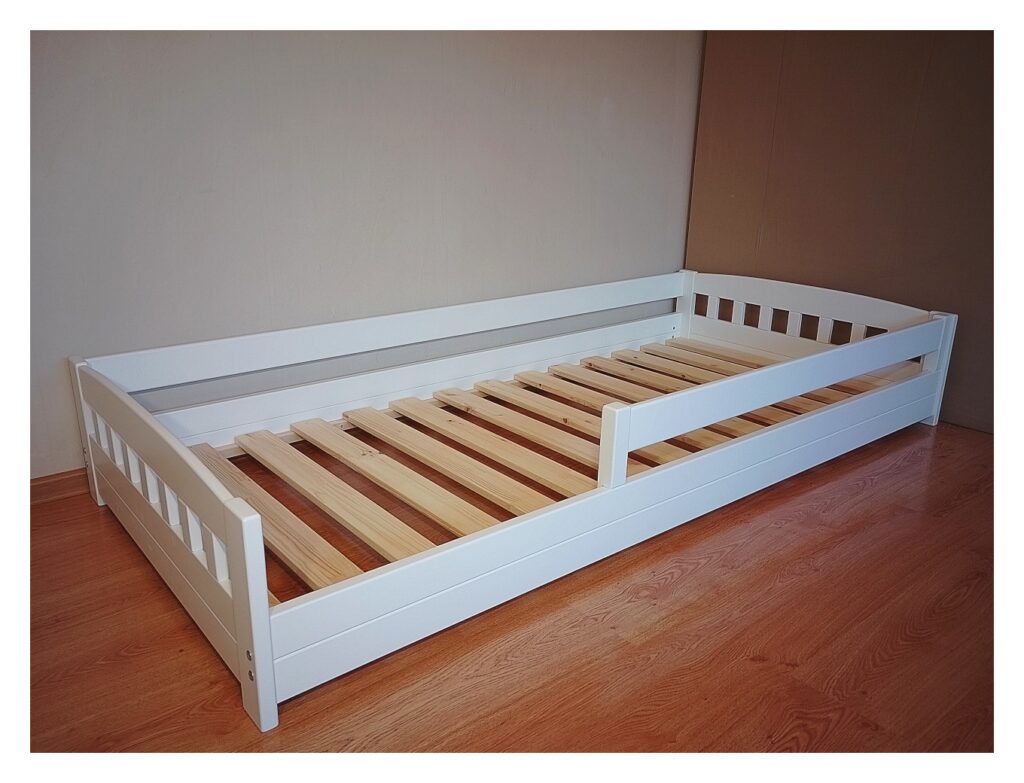 Põrandavoodi lastele,
Madal puidust voodi,
Särav valge, Tugev,
Nagu Montessori,
Lapsele turvaline